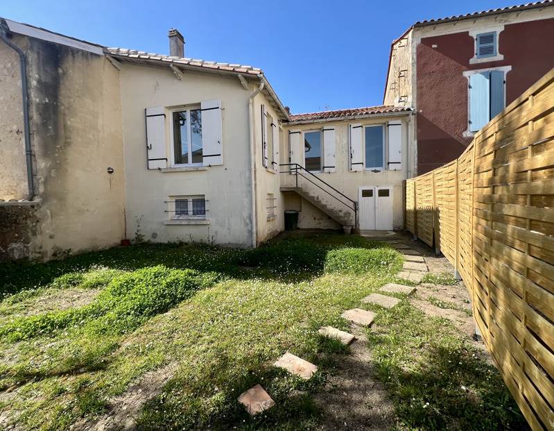 Vente Maison ST BONNET SUR GIRONDE - 5 pièces -72 m² - (17150)