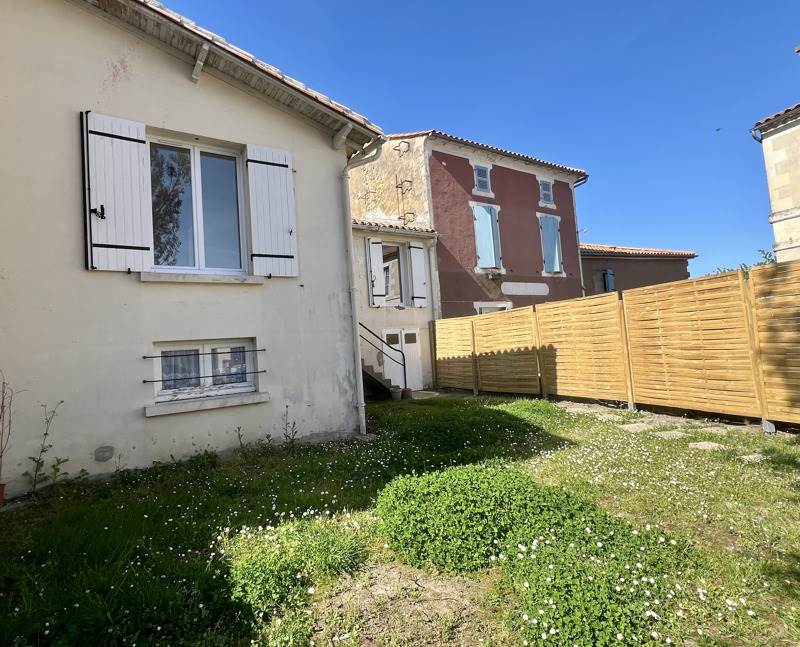 Vente Maison ST BONNET SUR GIRONDE - 5 pièces -72 m² - (17150)