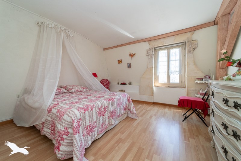 Vente Maison ST FORT SUR GIRONDE - 6 pièces -162 m² - (17240)
