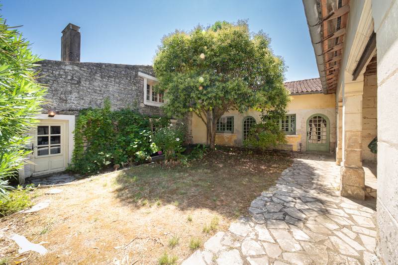 Vente Maison ST FORT SUR GIRONDE - 6 pièces -162 m² - (17240)