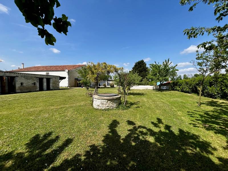 Vente Maison TONNAY CHARENTE - 8 pièces -469 m² - (17430)