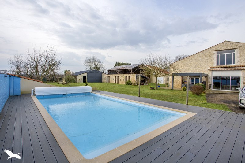Vente Maison TONNAY CHARENTE - 8 pièces -469 m² - (17430)