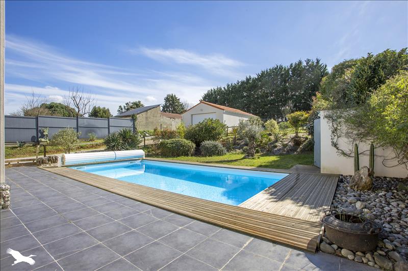 Vente Maison LUSSANT - 6 pièces -150 m² - (17430)