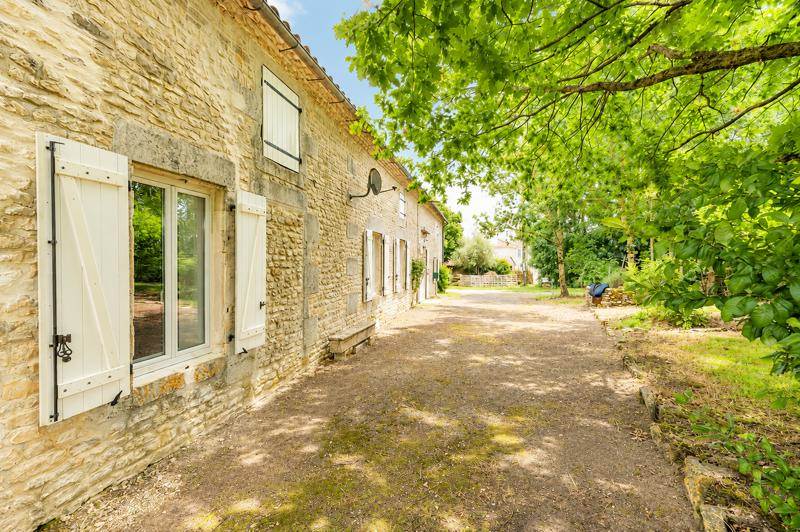 Vente Maison MORAGNE - 9 pièces -300 m² - (17430)
