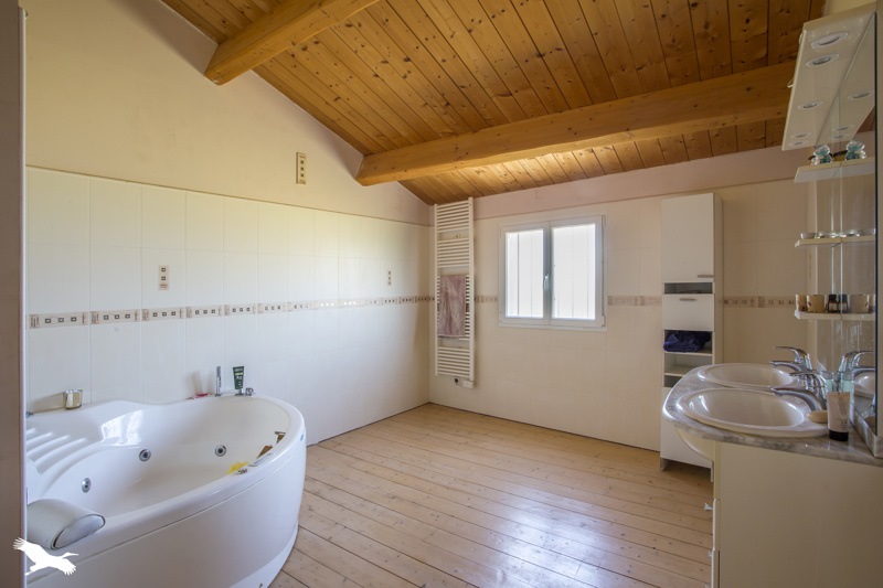 Vente Maison MORAGNE - 6 pièces -220 m² - (17430)