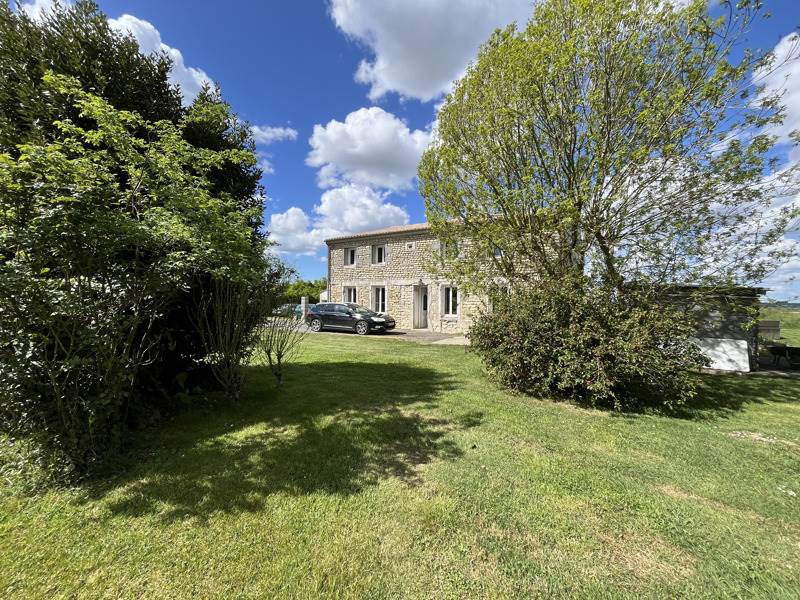 Vente Maison MORAGNE - 6 pièces -220 m² - (17430)