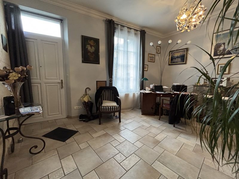 Vente Maison TONNAY CHARENTE - 6 pièces -185 m² - (17430)