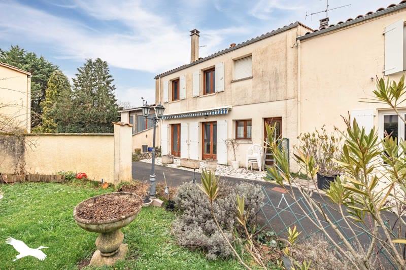 Vente Maison LUSSANT - 12 pièces -290 m² - (17430)