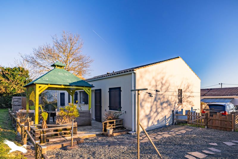 Vente Maison TONNAY CHARENTE - 5 pièces -96 m² - (17430)