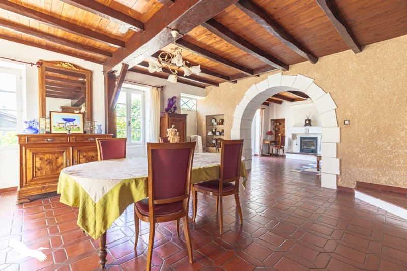 Vente Maison BORDS - 7 pièces -185 m² - (17430)