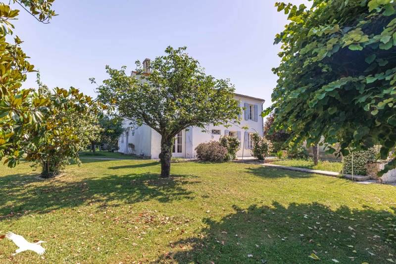 Vente Maison BORDS - 7 pièces -185 m² - (17430)