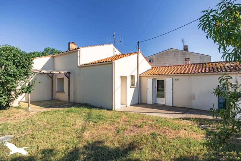 Vente Maison ST HIPPOLYTE - 5 pièces -93 m² - (17430)