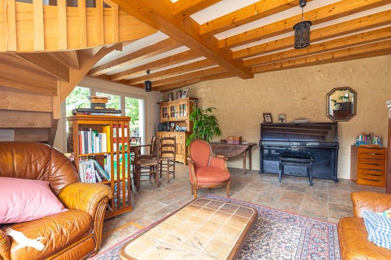 Vente Maison LUSSANT - 8 pièces -188 m² - (17430)