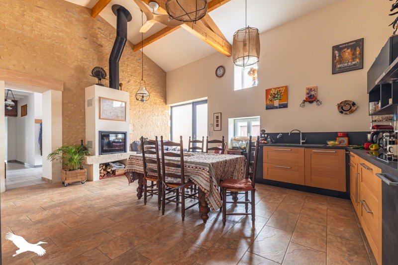 Vente Maison LUSSANT - 8 pièces -188 m² - (17430)