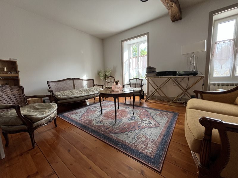 Vente Maison Saint-Hippolyte - 8 pièces -283 m² - (17430)