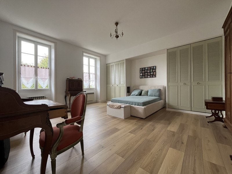 Vente Maison Saint-Hippolyte - 8 pièces -283 m² - (17430)