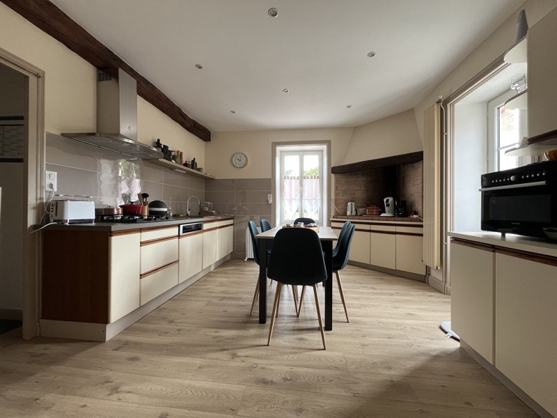 Vente Maison Saint-Hippolyte - 8 pièces -283 m² - (17430)