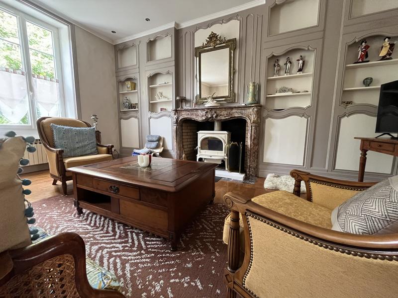 Vente Maison Saint-Hippolyte - 8 pièces -283 m² - (17430)