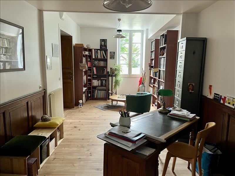 Vente Maison NOAILLAN - 11 pièces -400 m² - (33730)