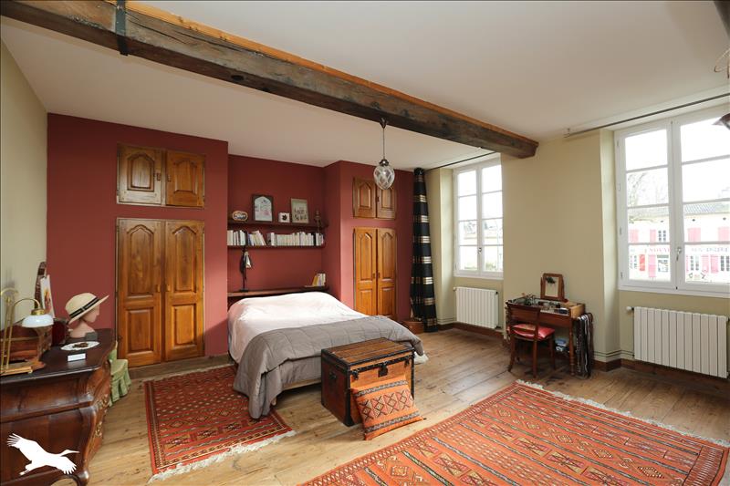 Vente Maison NOAILLAN - 11 pièces -400 m² - (33730)