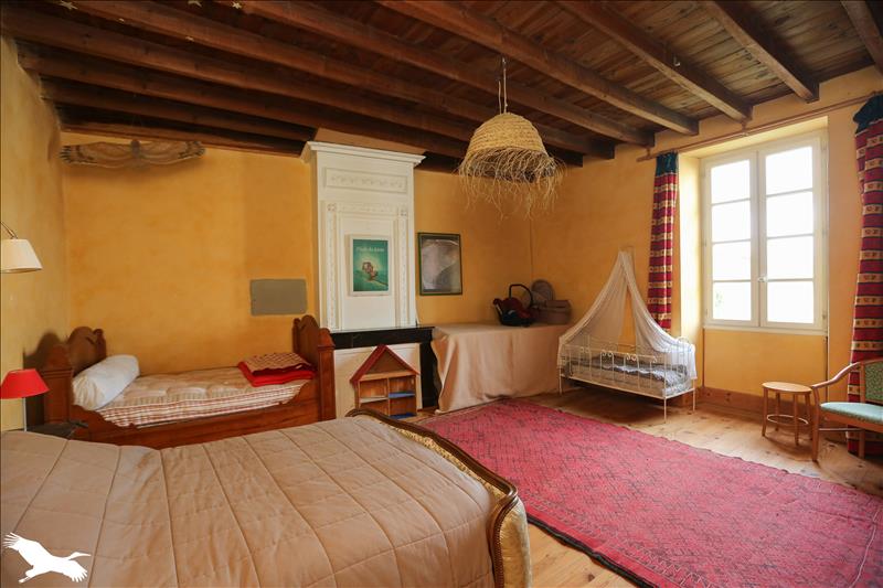 Vente Maison NOAILLAN - 11 pièces -400 m² - (33730)