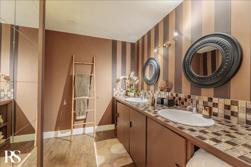 Vente Maison ST MARTIN DE SESCAS - 20 pièces -1 000 m² - (33490)