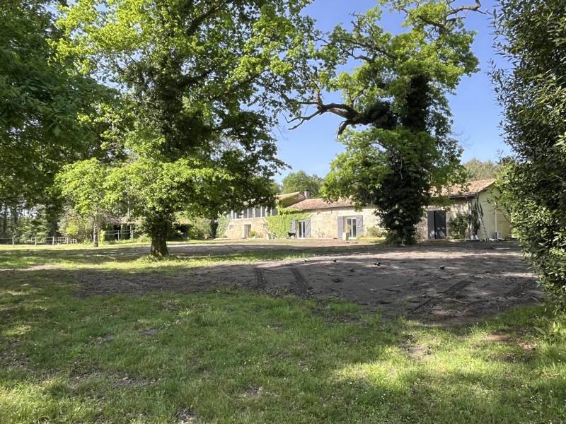 Vente Maison LEOGEATS - 8 pièces -262 m² - (33210)