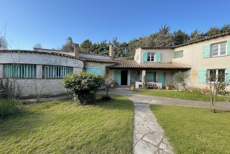 Vente Maison CAISSARGUES - 8 pièces -230 m² - (30132)