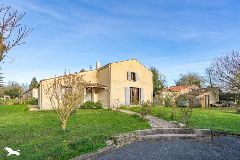 Vente Maison ARCES - 5 pièces -155 m² - (17120)