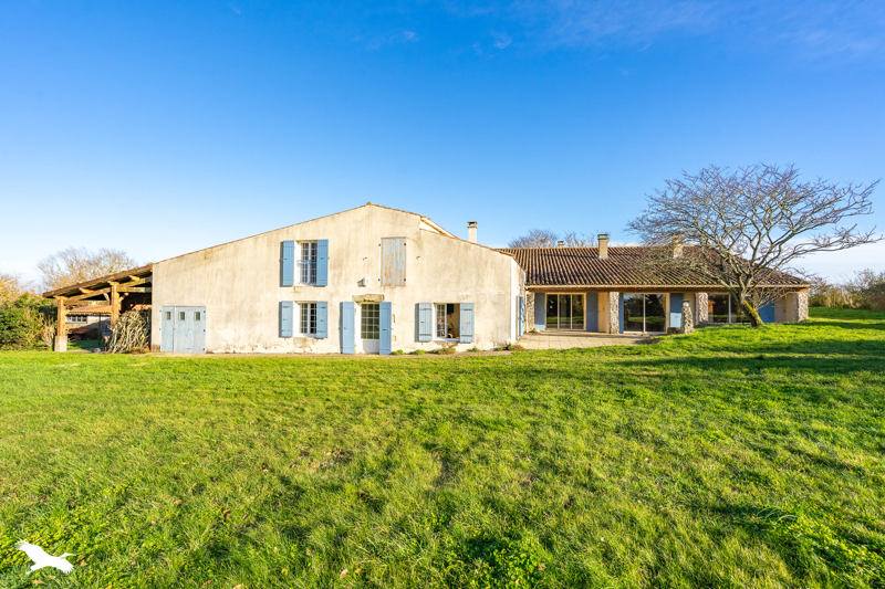 Vente Maison ARCES - 10 pièces -300 m² - (17120)