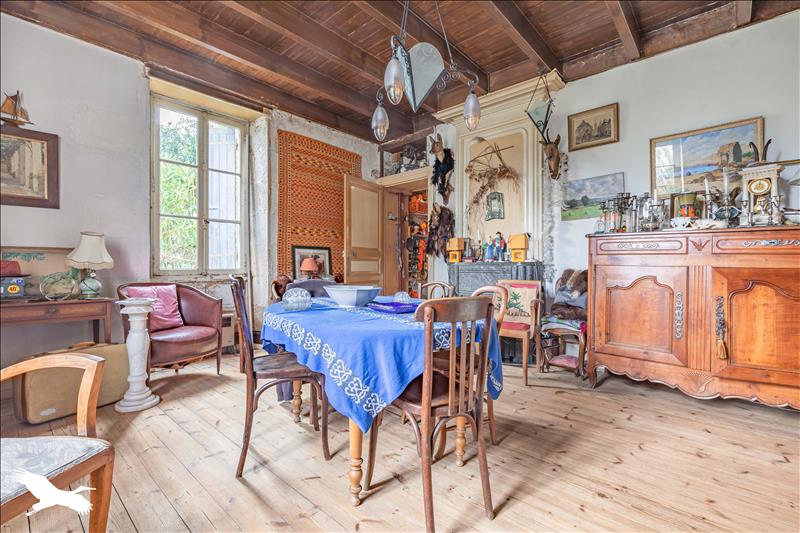 Vente Maison ST PORCHAIRE - 6 pièces -223 m² - (17250)