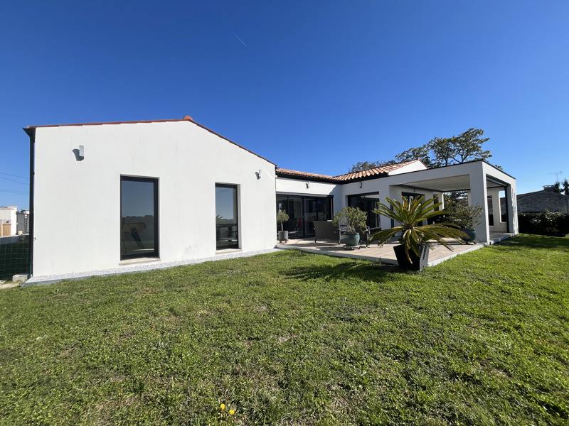 Vente Maison Soulignonne - 6 pièces -237 m² - (17250)