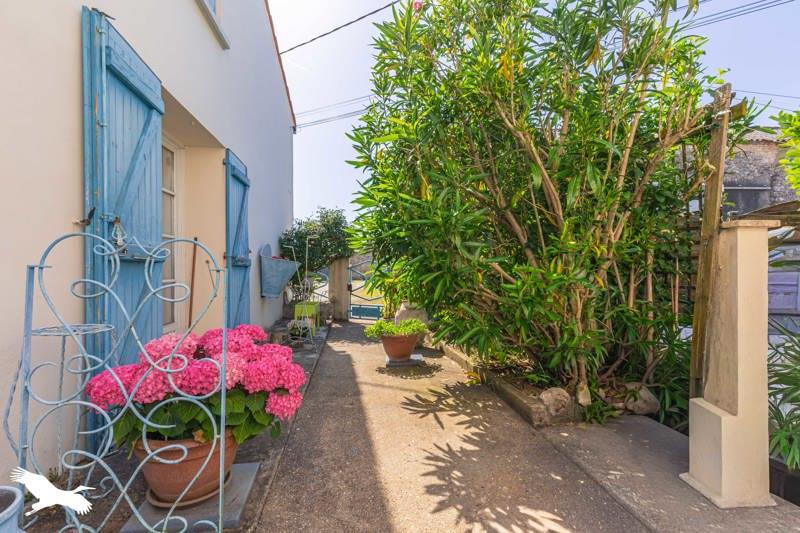Vente Maison STE GEMME - 10 pièces -212 m² - (17250)