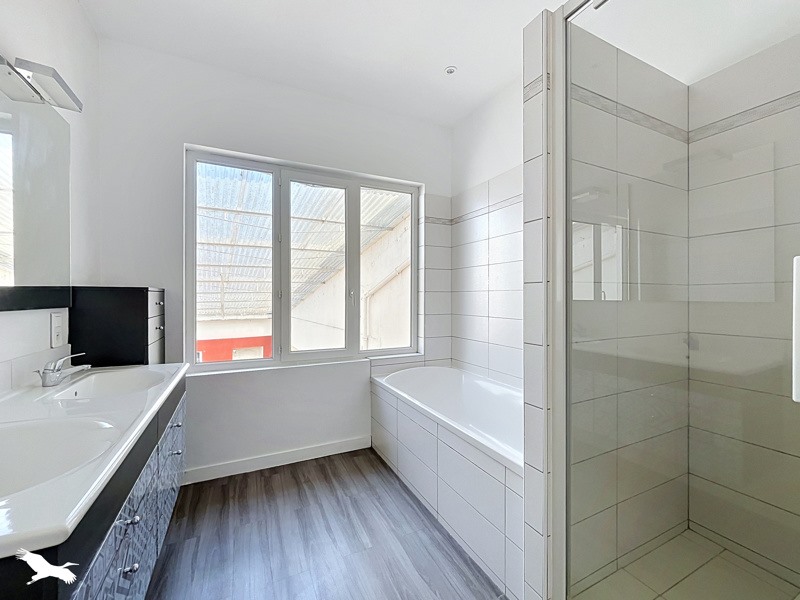 Vente Maison BEURLAY - 5 pièces -121 m² - (17250)