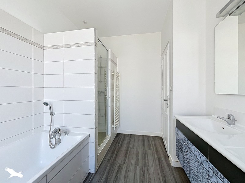 Vente Maison BEURLAY - 5 pièces -121 m² - (17250)