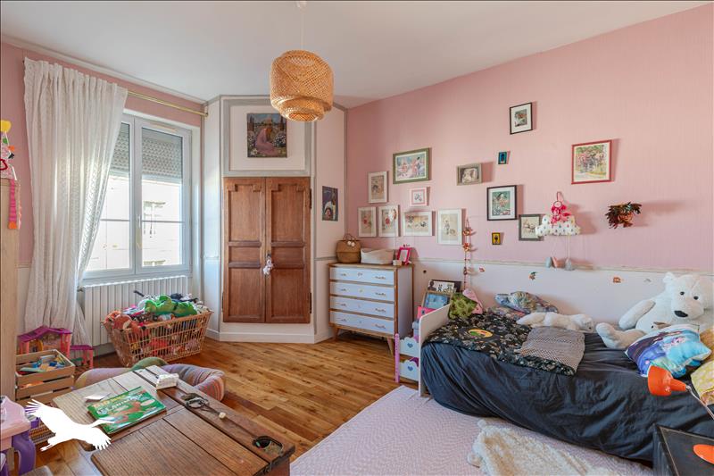 Vente Maison SOYAUX - 8 pièces -220 m² - (16800)