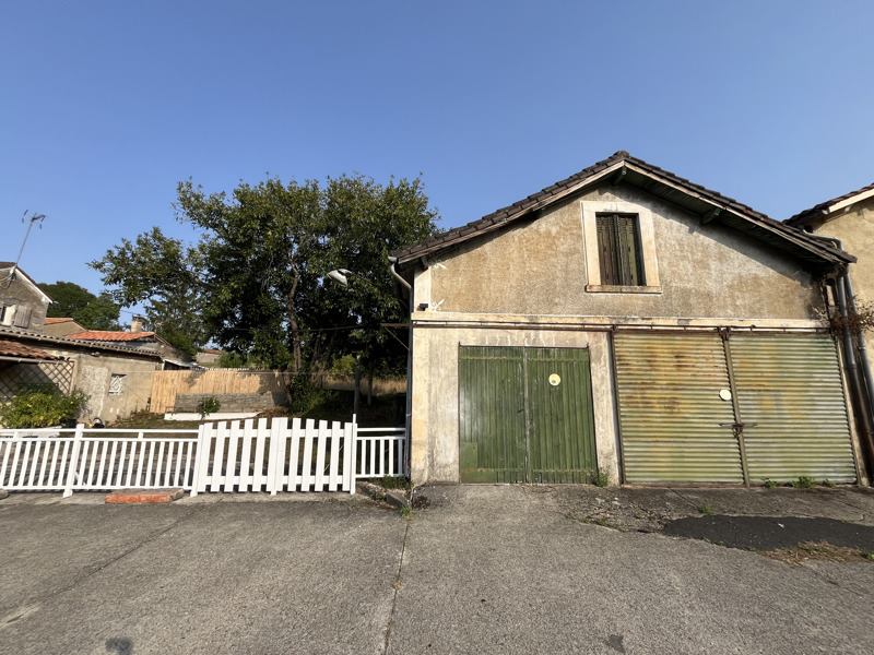 Vente Immeuble CHAMPNIERS - -  250 m² - (16430)