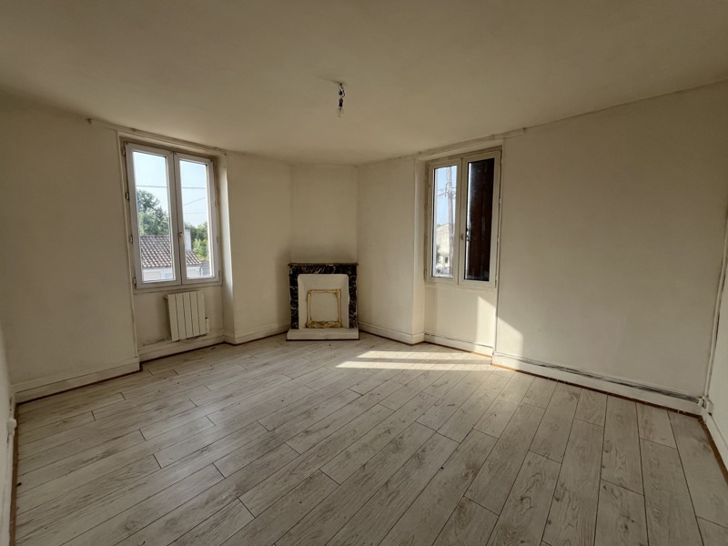 Vente Immeuble CHAMPNIERS - -  250 m² - (16430)