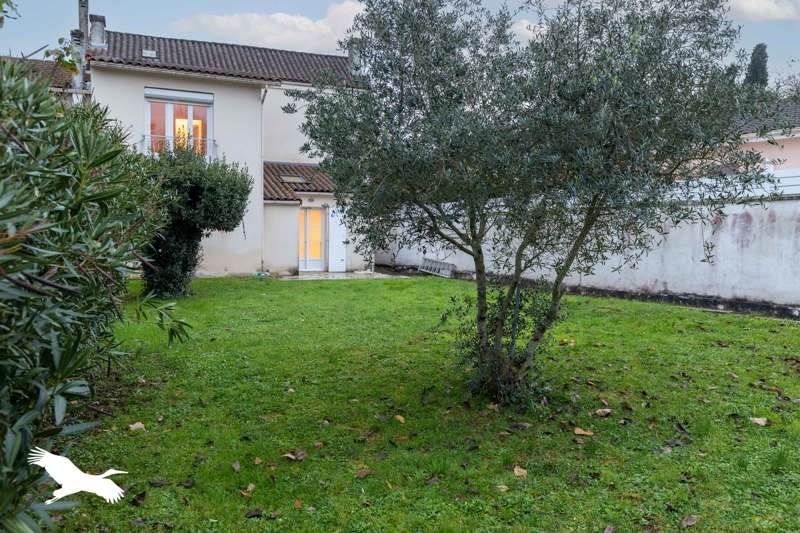 Vente Maison SOYAUX - 5 pièces -144 m² - (16800)