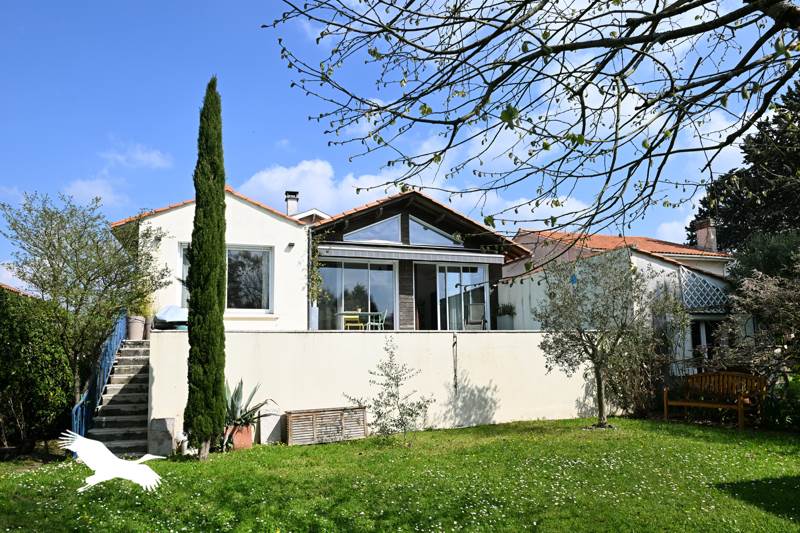 Vente Maison SOYAUX - 6 pièces -179 m² - (16800)