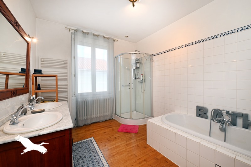Vente Maison SOYAUX - 6 pièces -179 m² - (16800)