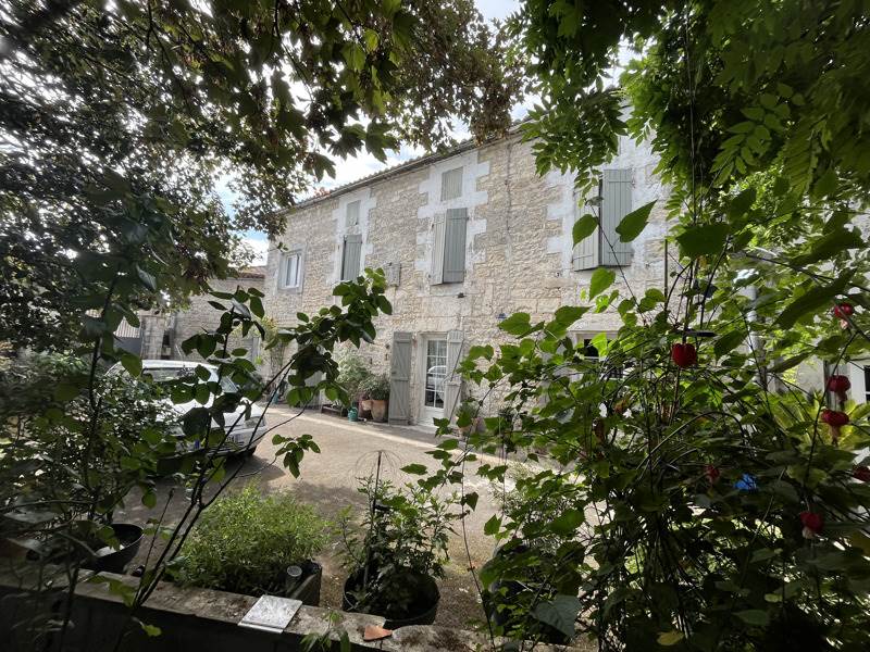 Vente Maison GARAT - 6 pièces -178 m² - (16410)