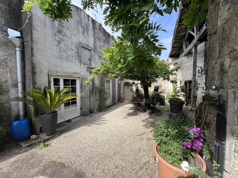 Vente Maison GARAT - 6 pièces -178 m² - (16410)