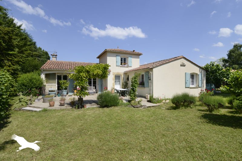 Vente Maison VOUZAN - 5 pièces -120 m² - (16410)