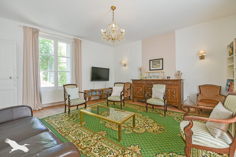Vente Maison COUR CHEVERNY - 8 pièces -201 m² - (41700)