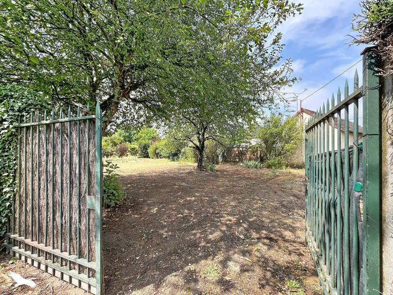 Terrain à vendre · à Cellettes · 66 780 €