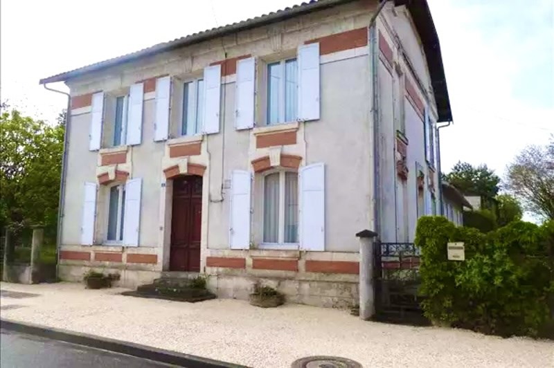 Vente Maison ST AIGULIN - 10 pièces -220 m² - (17360)