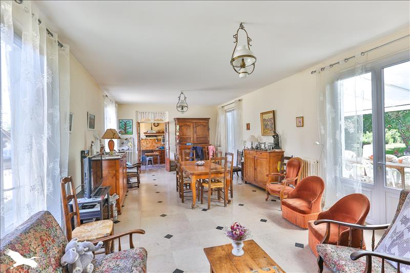 Vente Maison ST AIGULIN - 10 pièces -220 m² - (17360)