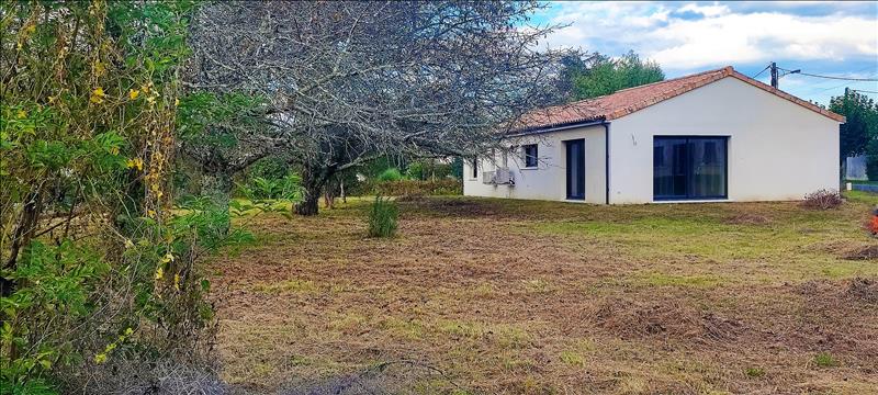 Vente Maison ST AIGULIN - 6 pièces -110 m² - (17360)
