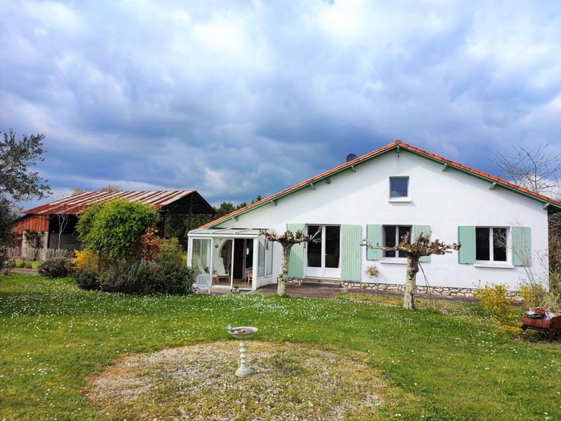 Vente Maison LA GENETOUZE - 7 pièces -134 m² - (17360)